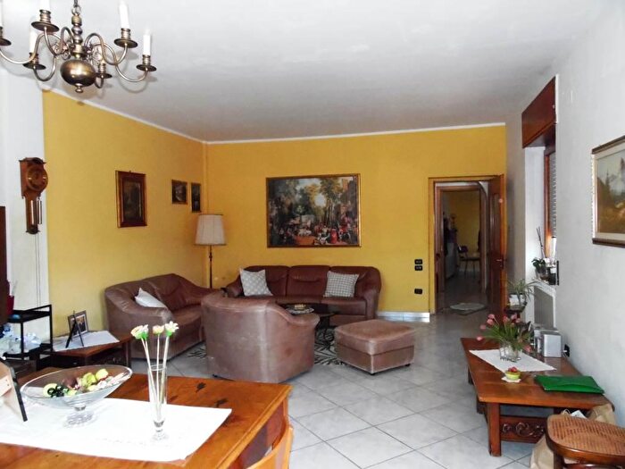 Casa con 6 locali in vendita in Baronissi