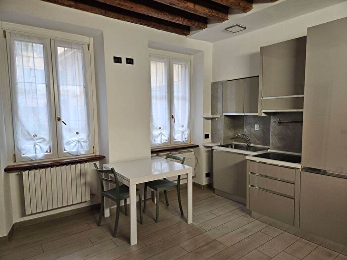 Appartamento trilocale in affitto in Vicolo Angelo Bellani, Centro Storico, Monza