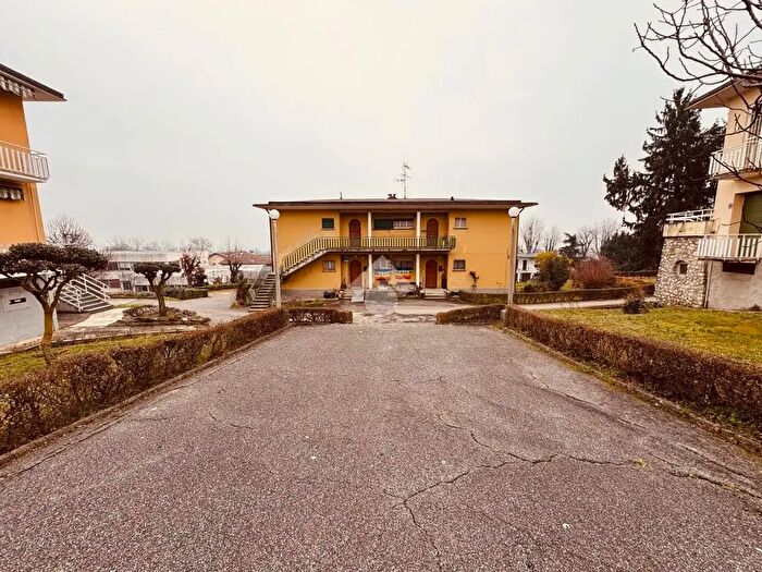 Appartamento trilocale in vendita in Via Elisa Vismara, Casatenovo