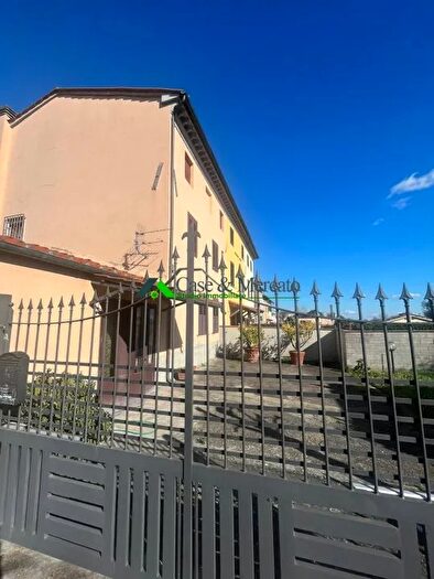 Casa con 7 locali in vendita in Capannori