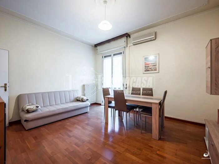 Appartamento trilocale in vendita in Via Vignolese, Modena