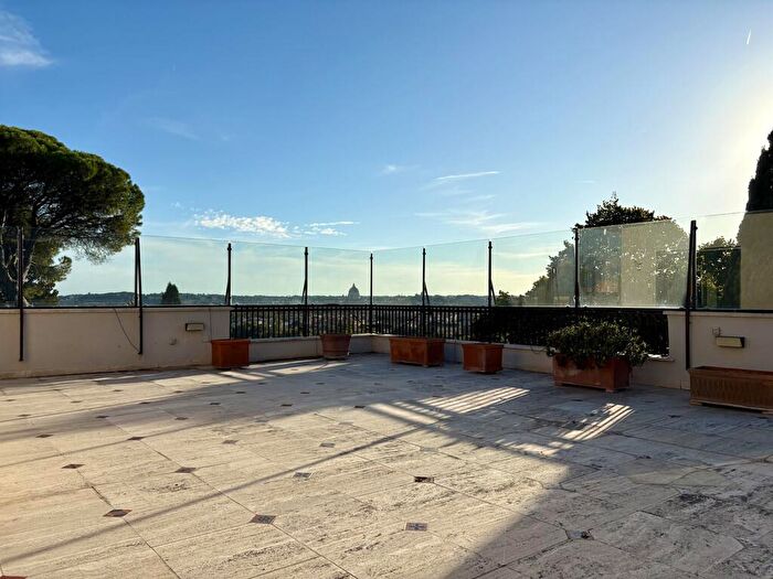 Appartamento con 11 locali in affitto in Via Sebastiano Conca, Roma