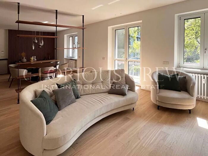 Appartamento trilocale in affitto in Via San Sisto, Milano