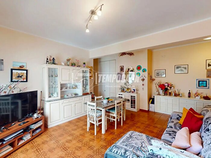 Appartamento quadrilocale in vendita in Via Giacomo Leopardi, Falconara Marittima