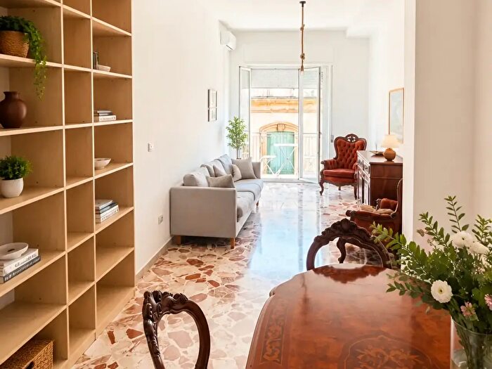 Appartamento quadrilocale in vendita in Via Bacchilide, Siracusa