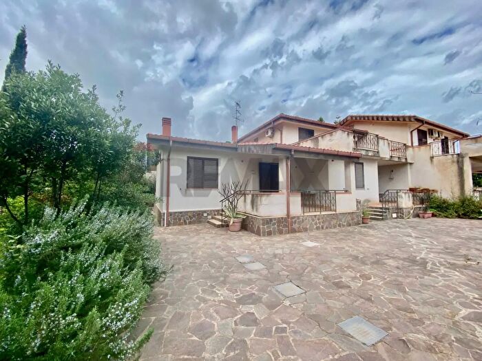 Casa con 12 locali in vendita in Via Piano San Michele, Altavilla Milicia