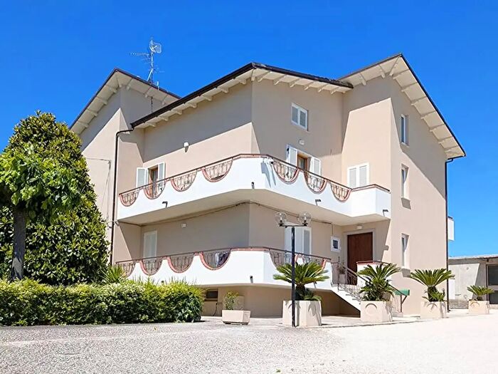Casa con 12 locali in vendita in Contrada San Biagio, Controguerra