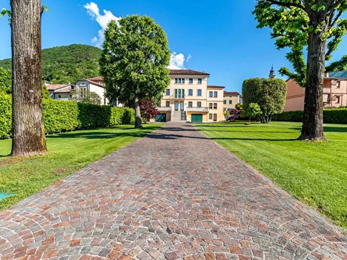 Casa con 12 locali in vendita in Via Nazionale, Setteville