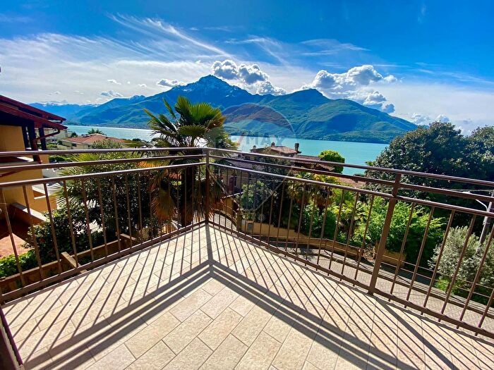 Appartamento trilocale in vendita in Domaso