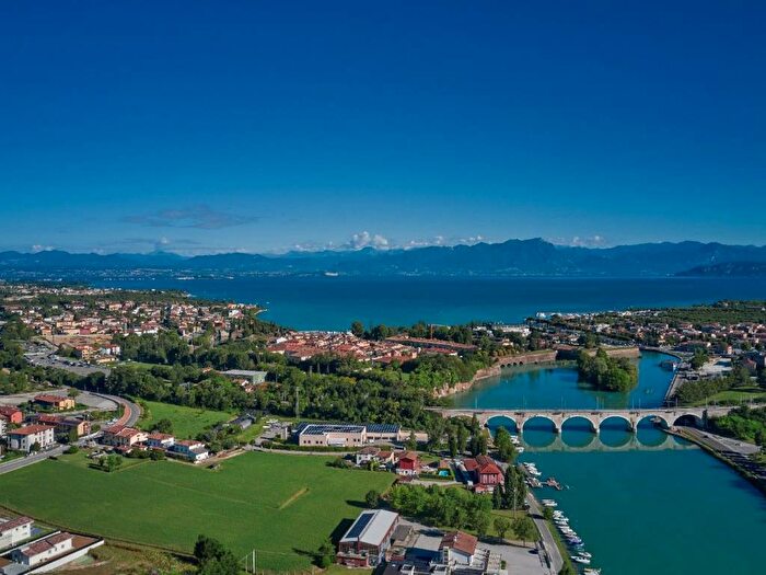Appartamento trilocale in affitto in Centro, Peschiera del Garda