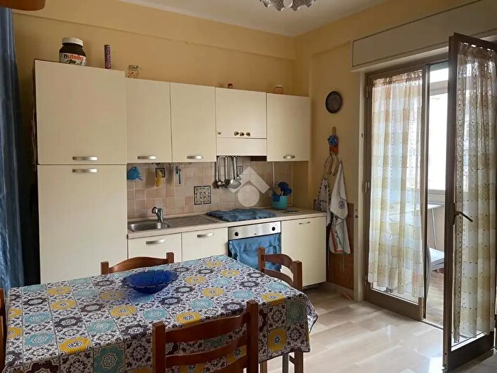 Appartamento trilocale in vendita in Via della Leva, Palermo