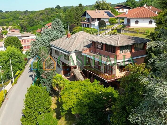 Casa con 9 locali in vendita in Viale XXV Aprile, Rosta