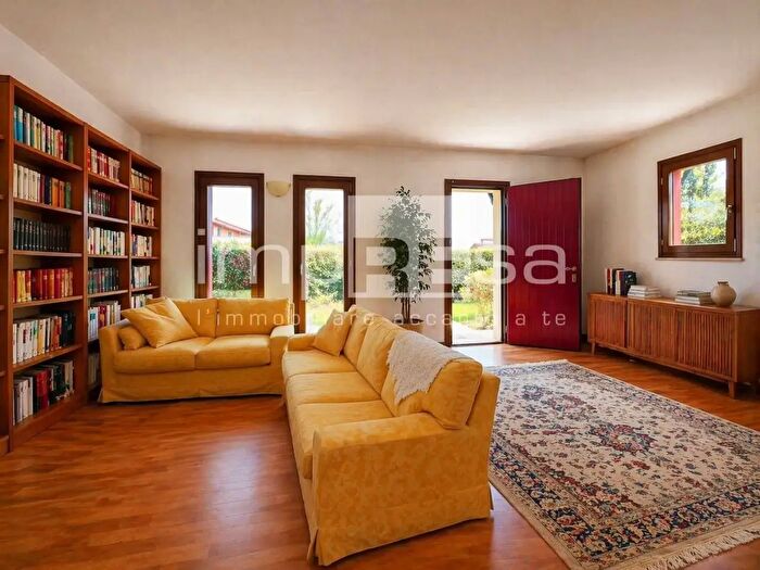 Casa con 8 locali in vendita in Ponzano Veneto