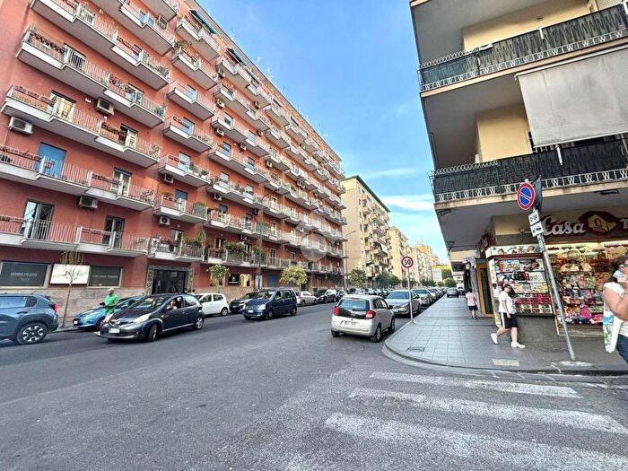 Appartamento trilocale in affitto in Via Belvedere, Vomero, Napoli