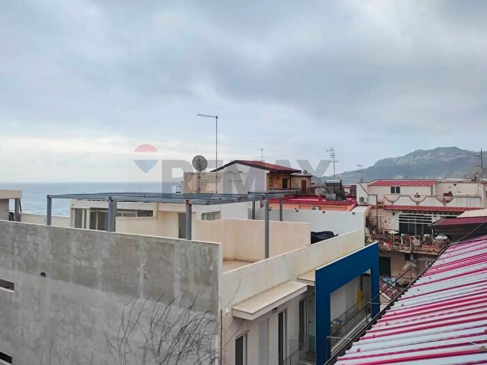 Appartamento con 5 locali in vendita in Via Lombardo, Letojanni