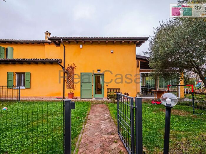 Casa con 10 locali in vendita in Strada Formigina, Modena