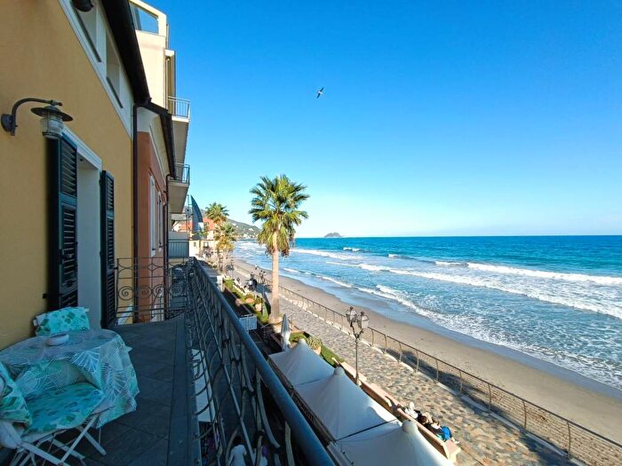 Appartamento trilocale in affitto in Via Roma, Via Roma Borgo Barusso, Alassio