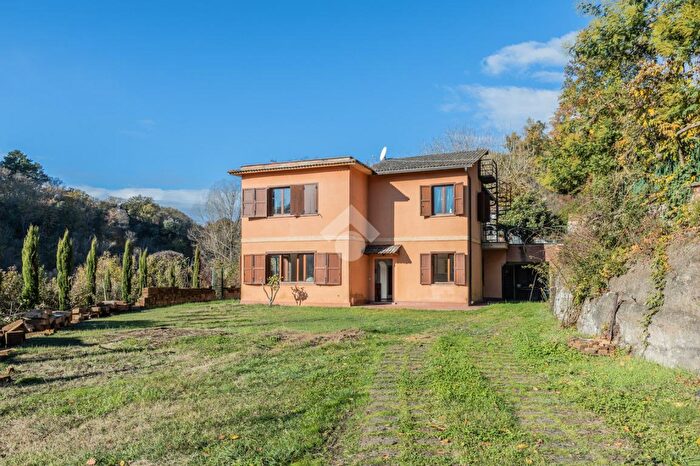 Casa con 7 locali in vendita in Via Monte Faloppo, Sutri