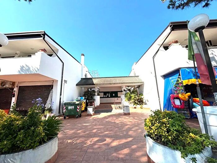 Appartamento trilocale in vendita in Lungomare Tor San Lorenzo, Ardea