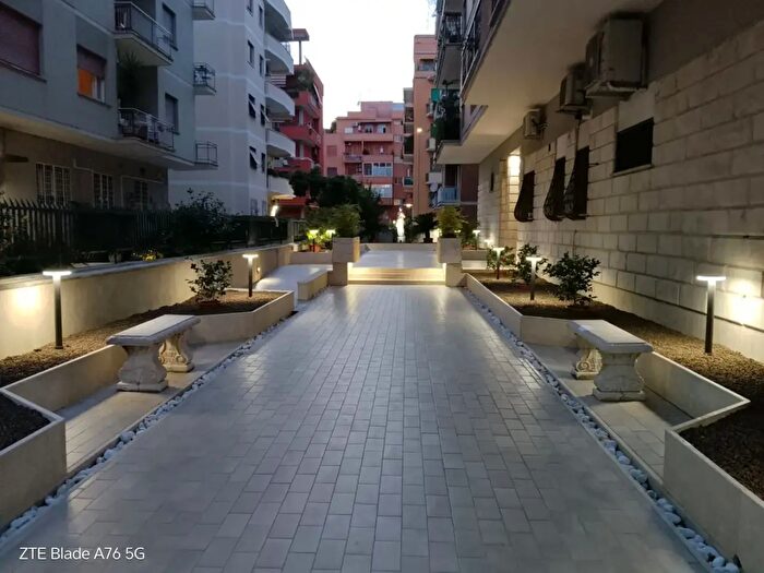 Appartamento trilocale in vendita in Piazza Conca d'Oro, Roma