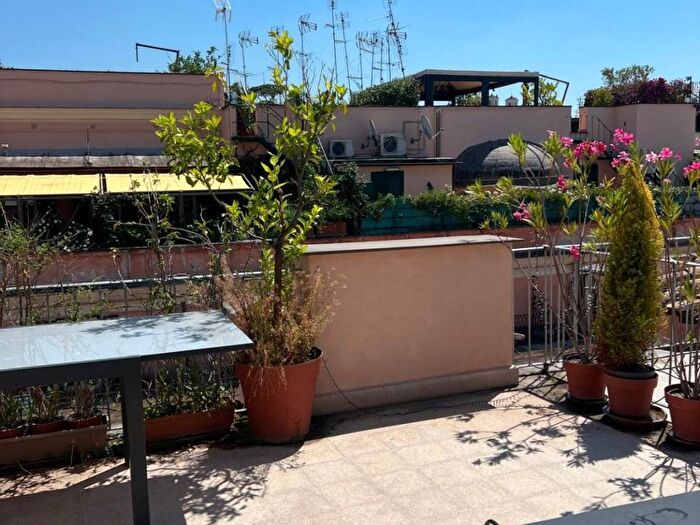 Appartamento quadrilocale in affitto in Via del Corso, Trevi, Roma
