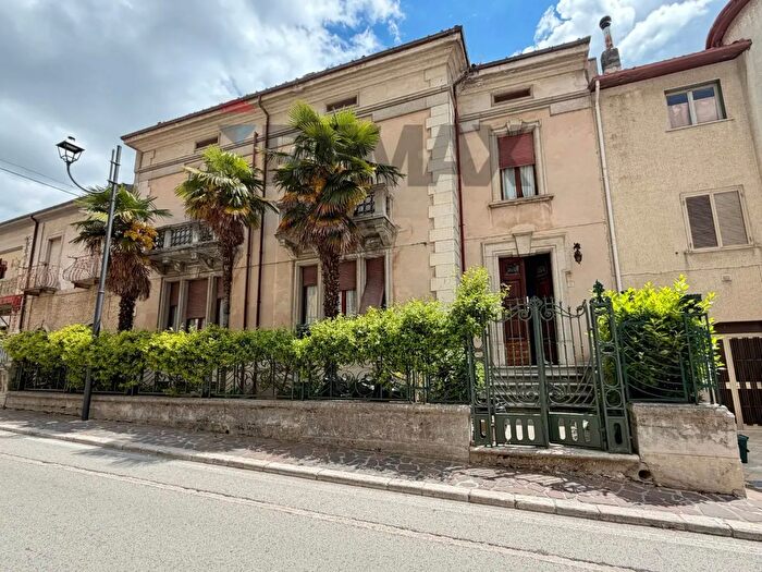 Casa con 11 locali in vendita in Corso Italia, Castelmauro