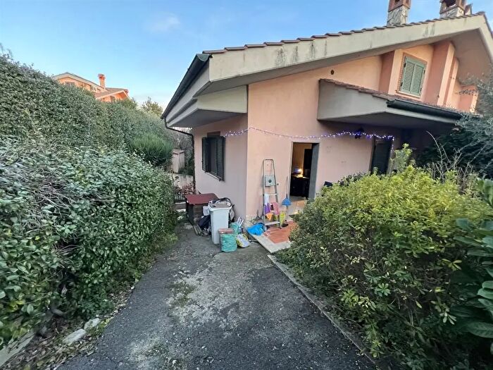 Casa bilocale in vendita in Via Francia, Guidonia Montecelio