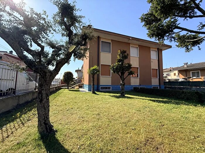 Appartamento quadrilocale in vendita in Via Vittorio Veneto, Castel DAzzano