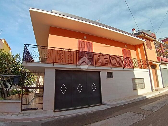 Casa con 5 locali in vendita in Via Cesare Pavese, Cassano Delle Murge