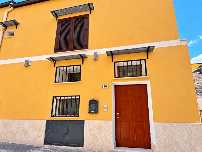 Appartamento bilocale in affitto in Cortile Della Mercede, Tribunale, Palermo