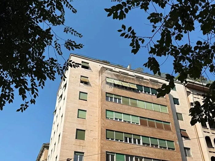 Appartamento trilocale in vendita in Via Lecco, Milano