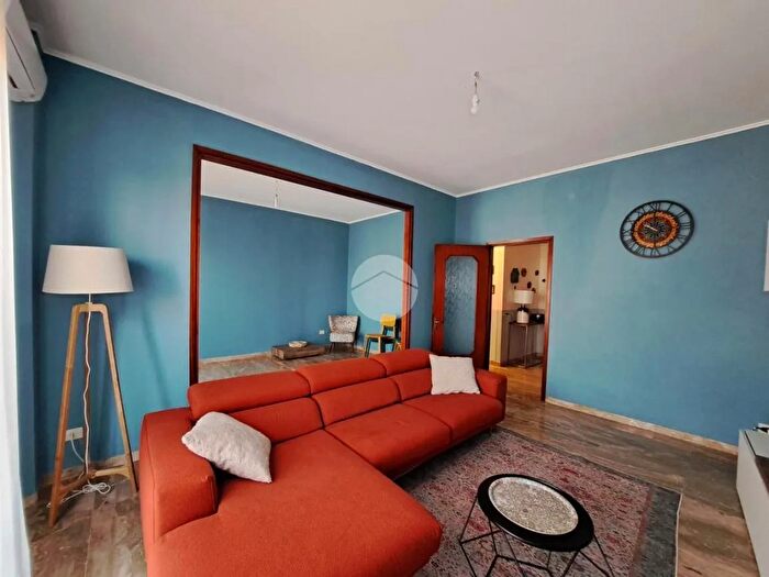 Appartamento trilocale in vendita in Via Montello, Cremona