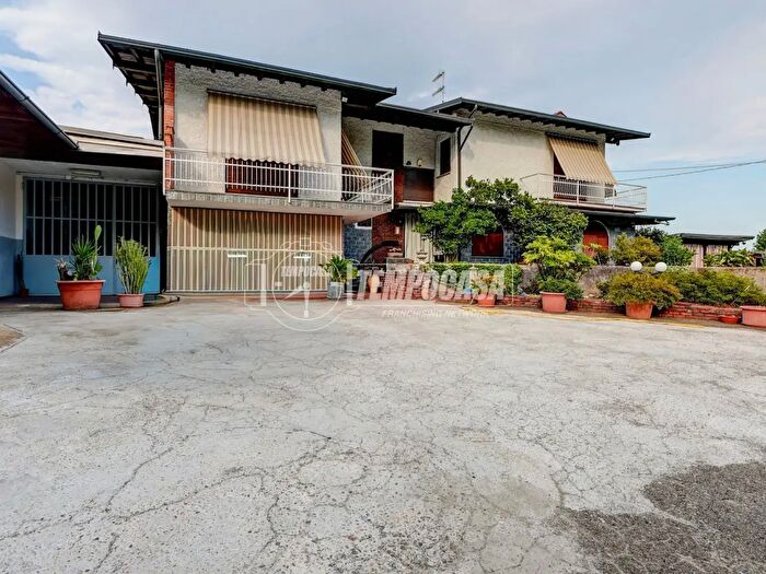 Casa con 5 locali in vendita in Via Roma, Nosate