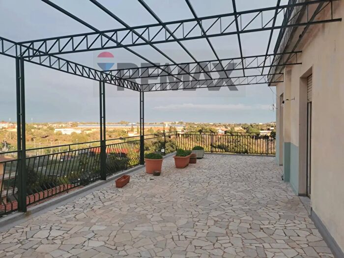 Appartamento con 8 locali in vendita in Via Empoli, San Giovanni La Punta