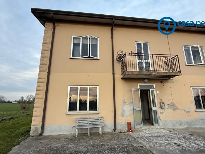 Casa quadrilocale in vendita in Via Rodolfo Rossi, Rovigo