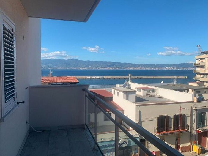 Appartamento trilocale in vendita in Via IV Novembre Snc, Reggio Calabria