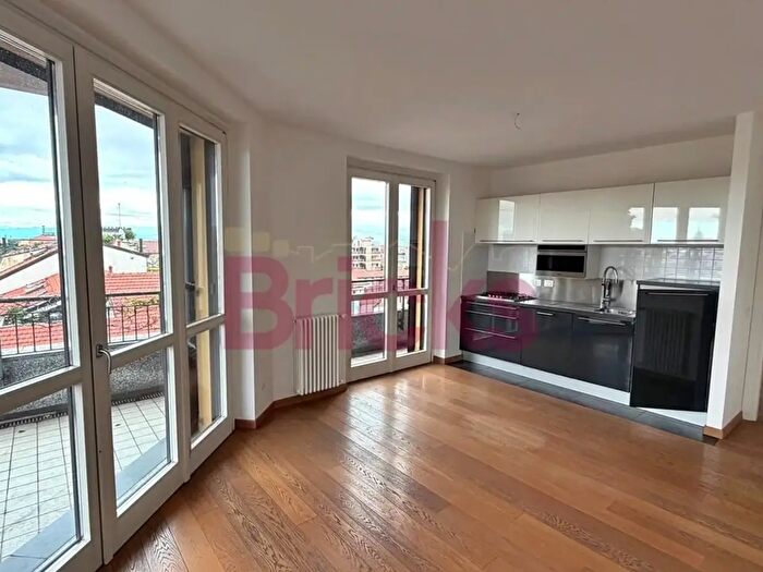 Appartamento trilocale in affitto in Via Girolamo Tiraboschi, Milano