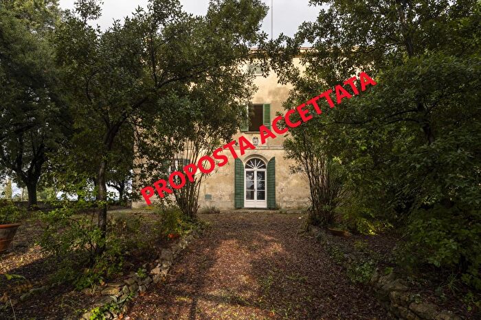 Casa con 13 locali in vendita in Terricciola