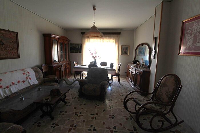 Appartamento con 6 locali in vendita in Via Tintoretto, Lentini