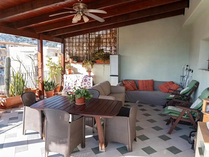 Appartamento con 7 locali in vendita in a Massaua, Palermo