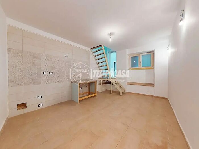 Casa bilocale in vendita in Via Sarra, Acquaviva Delle Fonti