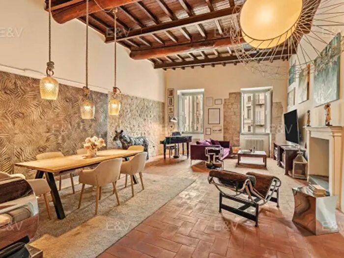 Appartamento con 6 locali in vendita in Piazza del Mercato, Spoleto