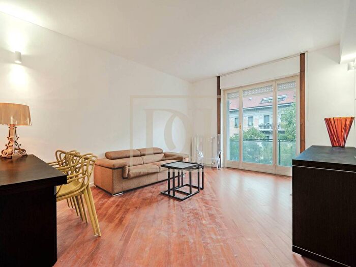 Appartamento trilocale in affitto in Via Andrea Solari, Solari, Milano