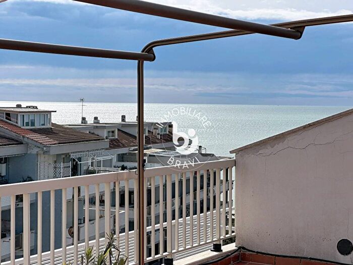 Appartamento quadrilocale in affitto in Via Michelangelo Buonarroti, Centro, Santa Marinella