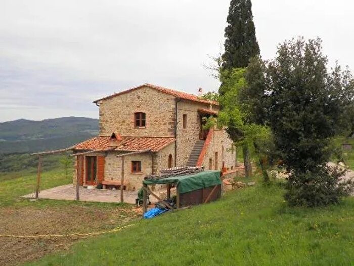 Casa con 8 locali in vendita in Montecatini Val Di Cecina