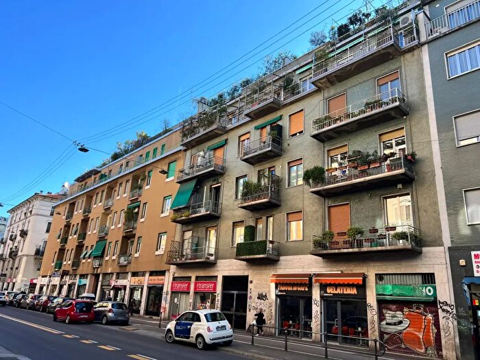 Appartamento trilocale in vendita in Via Padova, Milano