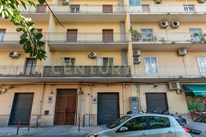 Appartamento quadrilocale in vendita in Via Sant Angelo Fulci, Catania