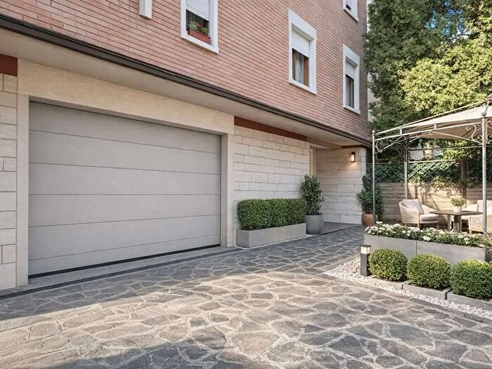 Casa con 6 locali in vendita in Modena