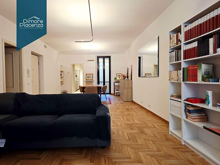 Appartamento trilocale in vendita in Via SantAntonino, Piacenza