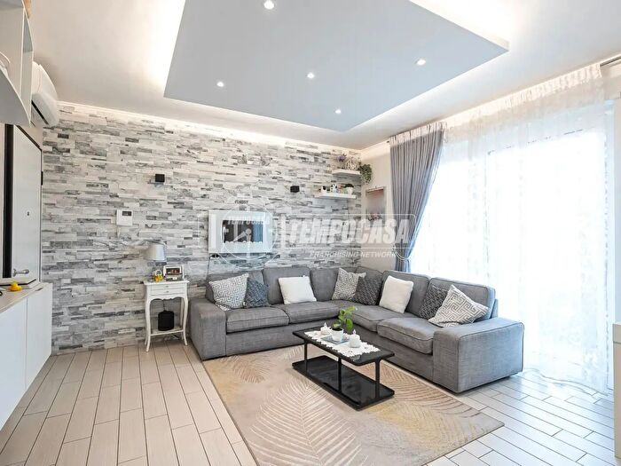 Appartamento trilocale in vendita in Mariano Comense